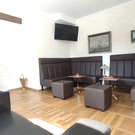 Отель Knoetel 3*
