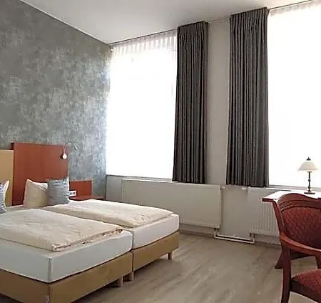 Hotel Knoetel 3*