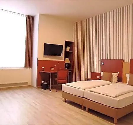 Hotel Knoetel 3*